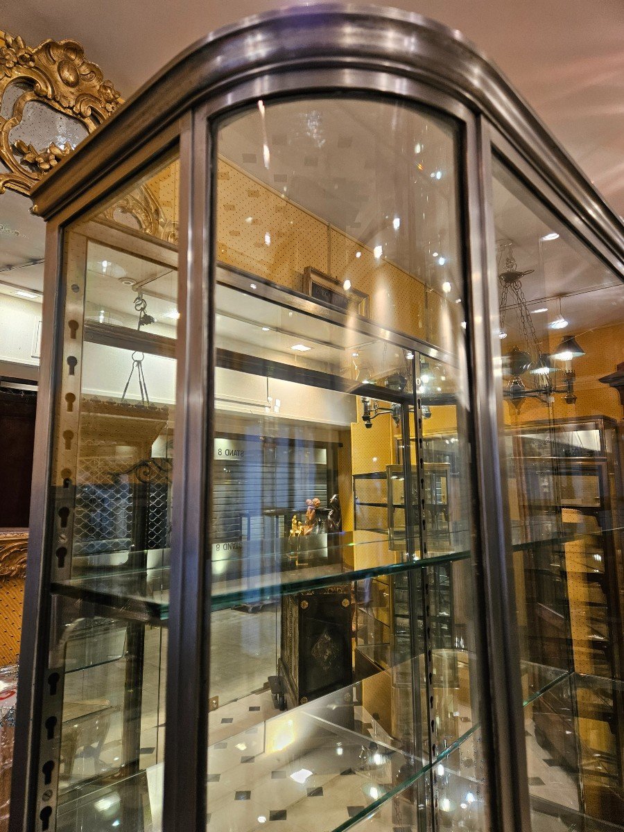 Grande Vitrine De Présentation En Acier  à Côtés Arrondis. Début Du XX° Siècle.-photo-3