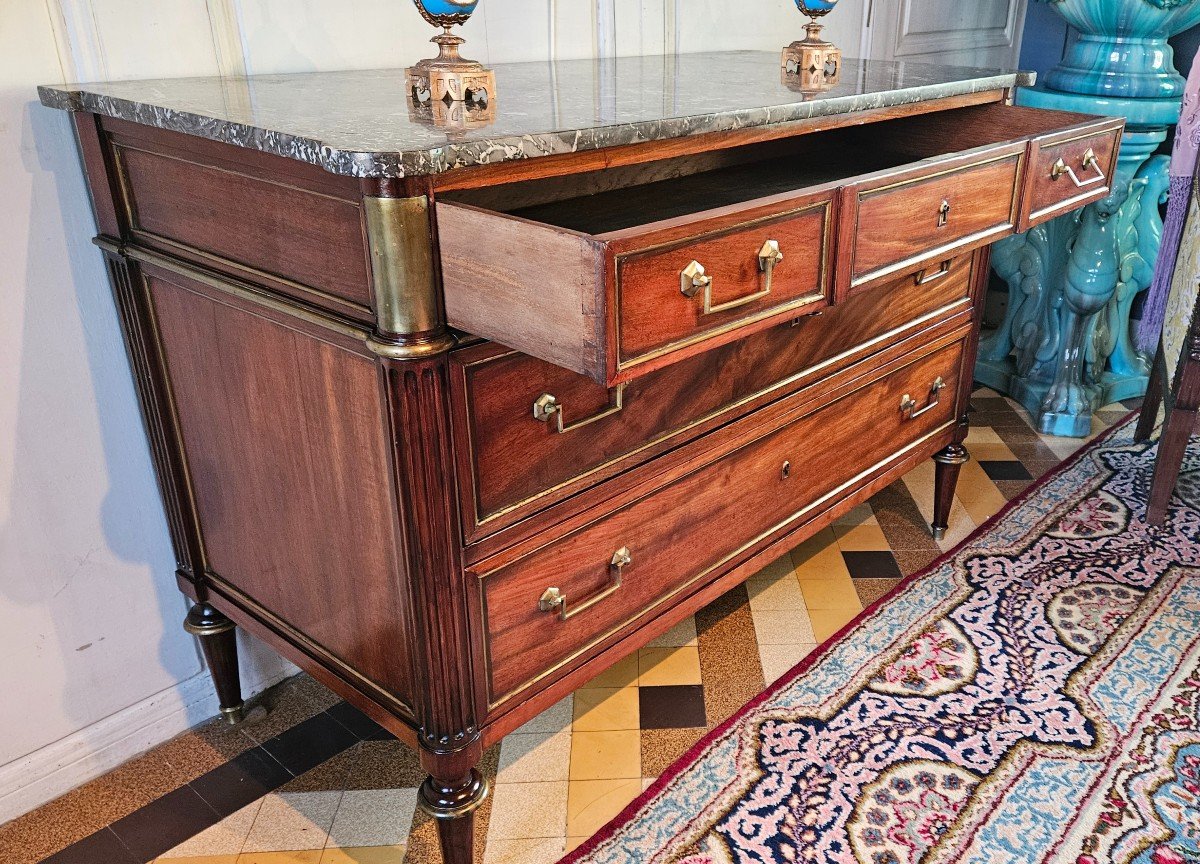 Commode d'époque Louis XVI En Acajou.  -photo-2