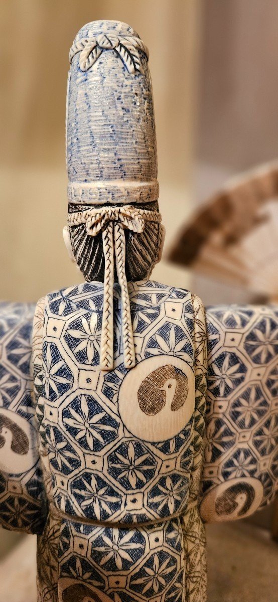 Statuette Japonaise Représentant Un Comédien Portant Un Masque Et Habillé d'Un Kimono.-photo-3