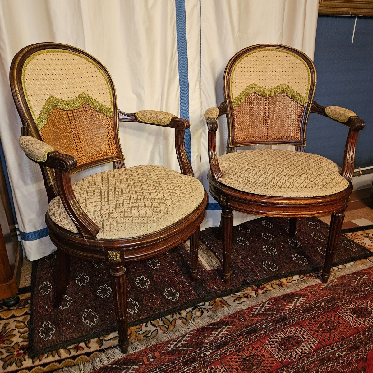 Paire De Fauteuils Cabriolet En Acajou De Style Louis XVI. 