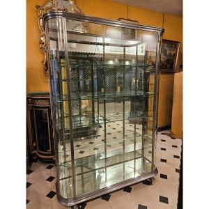 Grande Vitrine De Présentation En Acier  à Côtés Arrondis. Début Du XX° Siècle.