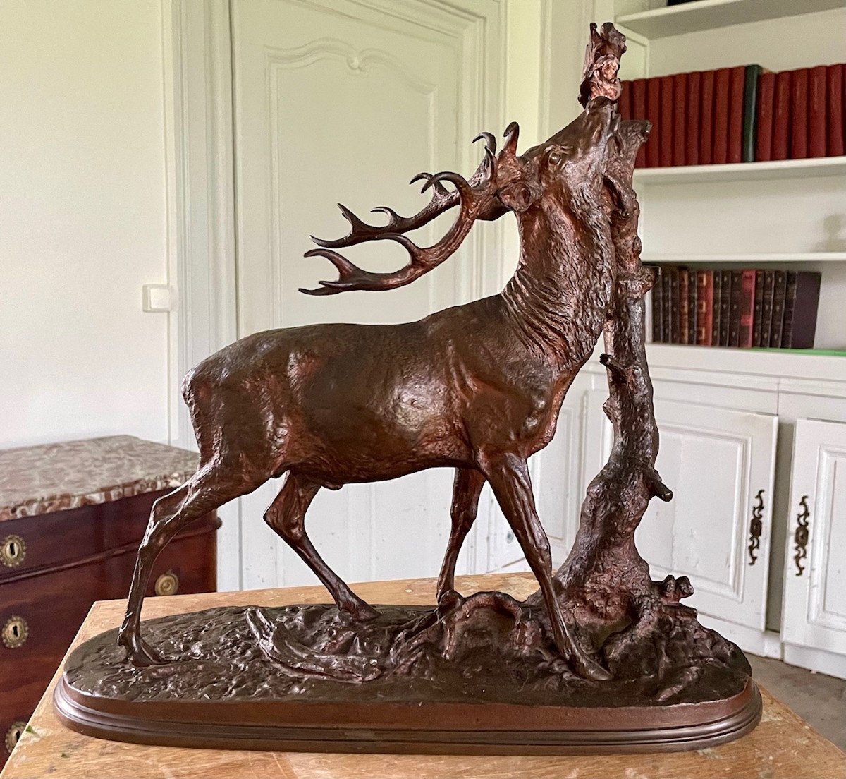 Le Cerf à La Feuille, Bronze Signé Mène