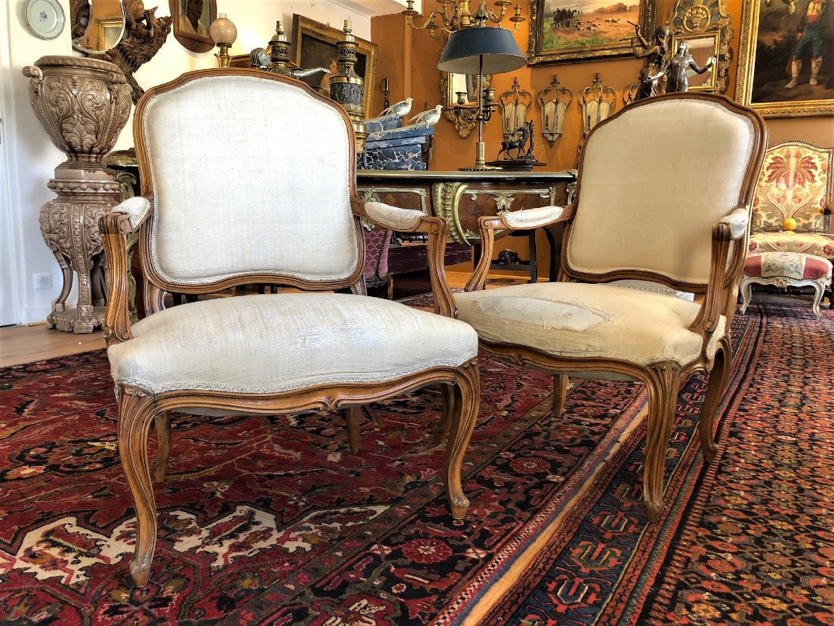 Large Paire De Fauteuils à Dossiers Plats 