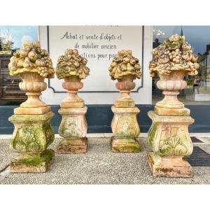 Suite De Quatre Vases De Jardin 