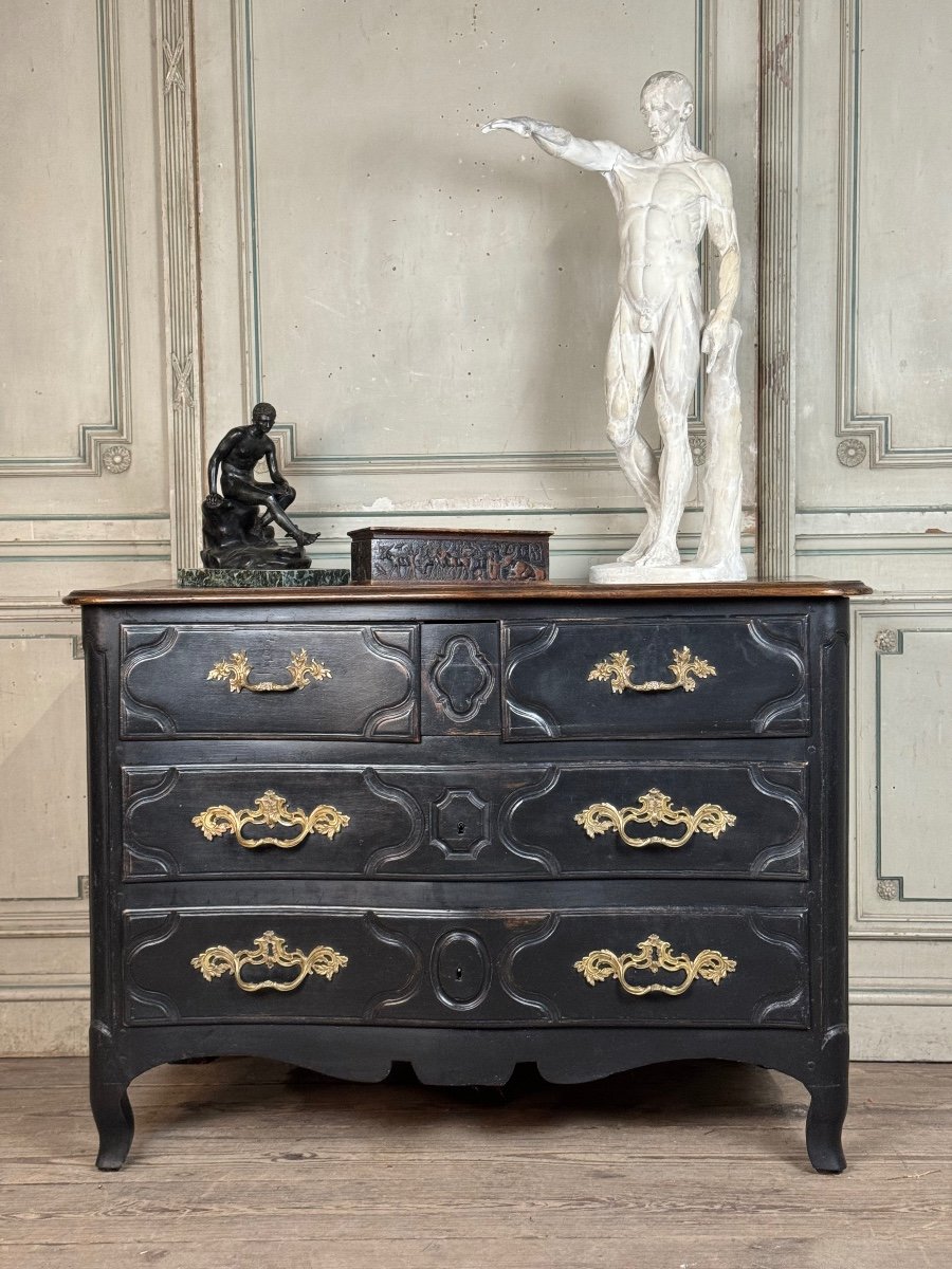 Commode Parisienne Louis XV En Bois Patine Noire, Tablette Cirée Au Naturel, XVIIIème Siècle