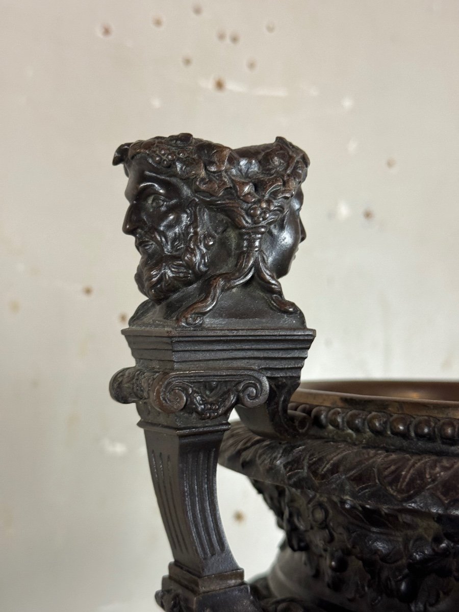 Vase En Bronze Patiné Aux Anses Surmontées De Bustes Bicéphales XIXème Siècle -photo-3