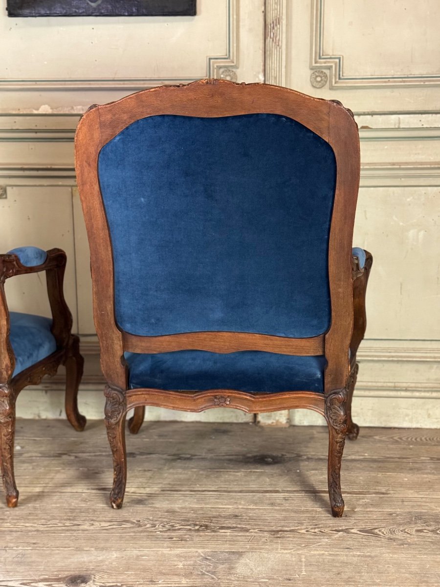 Paire De Fauteuils à La Reine Louis XV En Bois Fruitier Sculpté, Début Du XVIIIème Siècle-photo-4