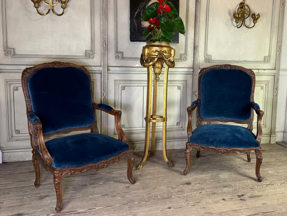 Paire De Fauteuils à La Reine Louis XV En Bois Fruitier Sculpté, Début Du XVIIIème Siècle