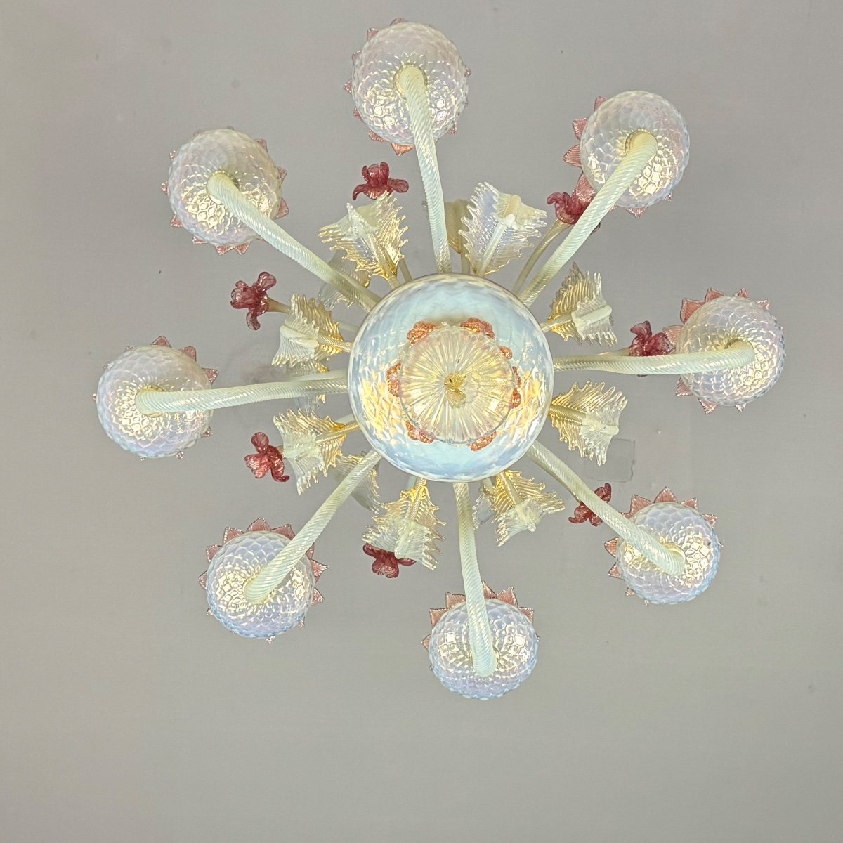 Venetian Chandelier In Opalescent Murano Glass, Gold And Red, 8 Light Arms Circa 1930-photo-1