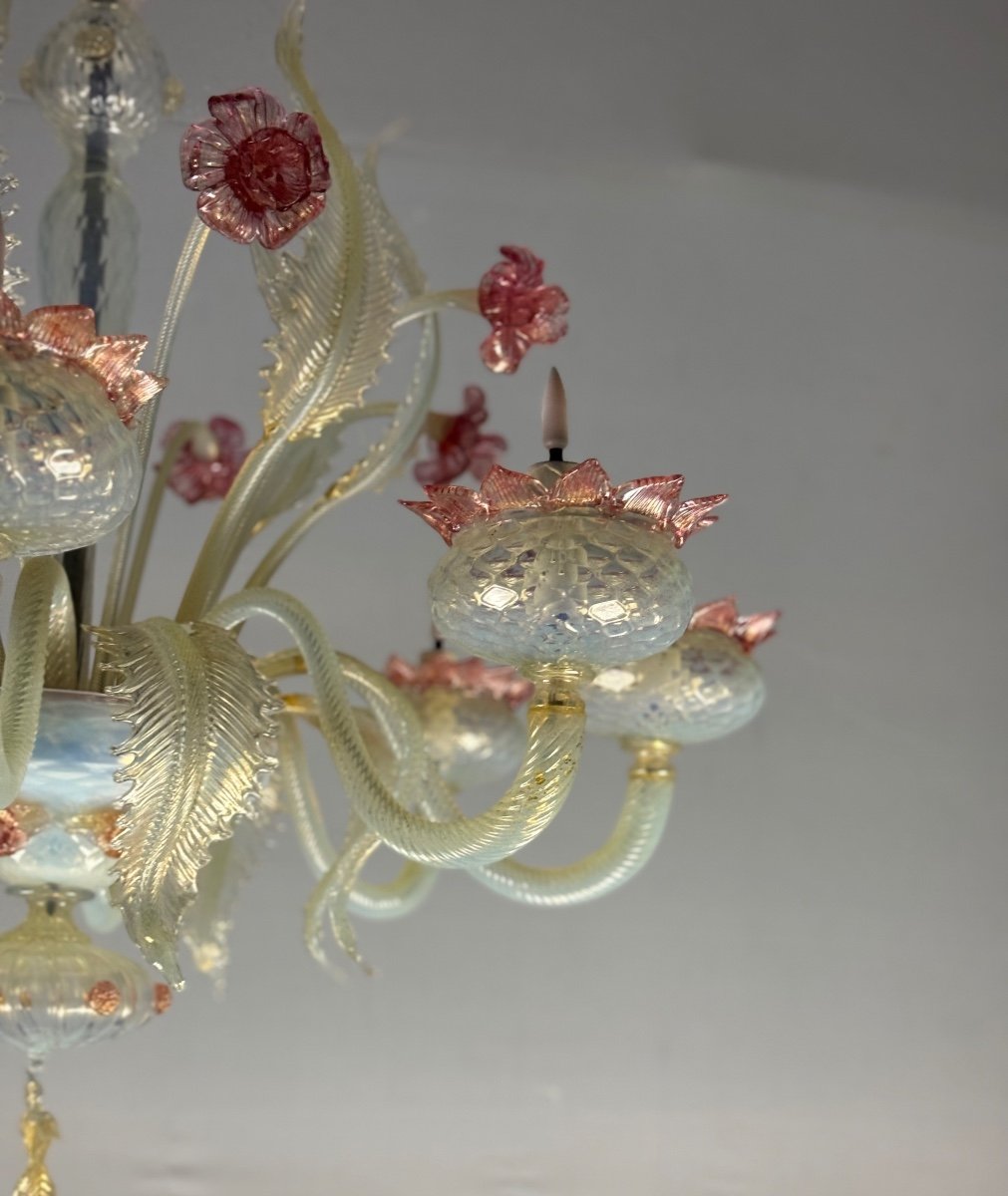 Venetian Chandelier In Opalescent Murano Glass, Gold And Red, 8 Light Arms Circa 1930-photo-2