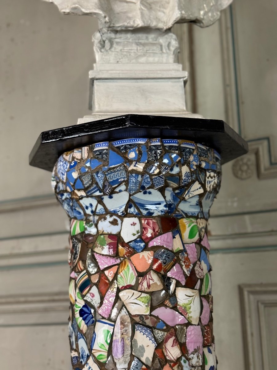 Paire De Colonnes Garnies De Fragments De Faïences Et Porcelaines, Art Populaire Vers 1900-photo-3