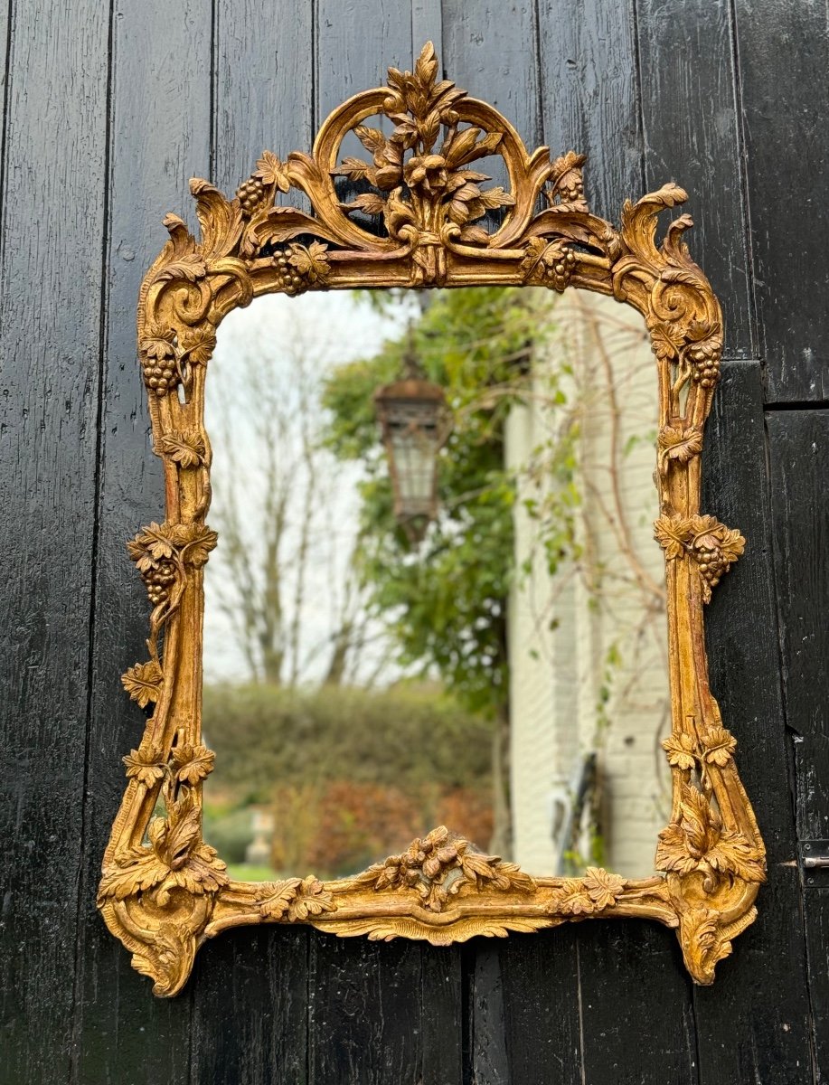 Miroir Louis XV En Bois Sculpté Et Doré, XVIIIème Siècle