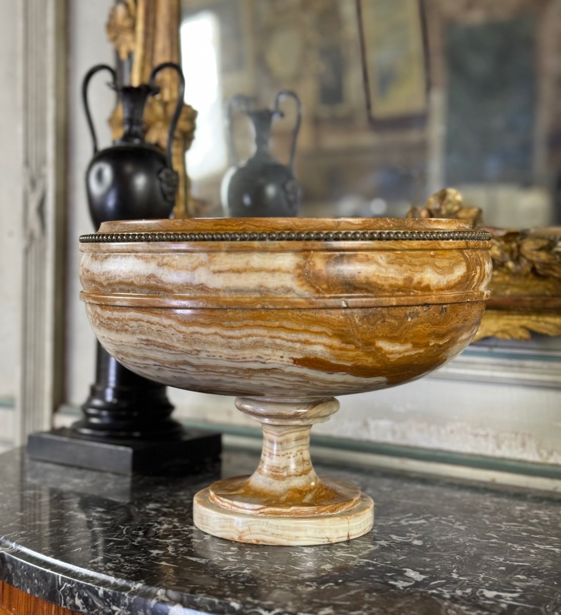 Coupe Profonde En Onyx Et Perles De Bronze Vers 1900