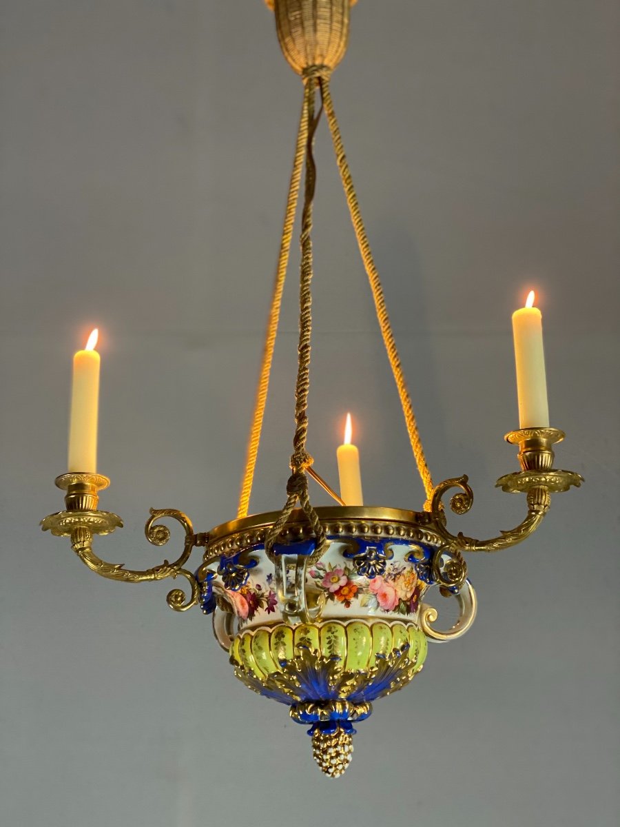 Porcelain Chandelier, Three Arms Of Light In Bronze And Gilded Copper, XIXth Century