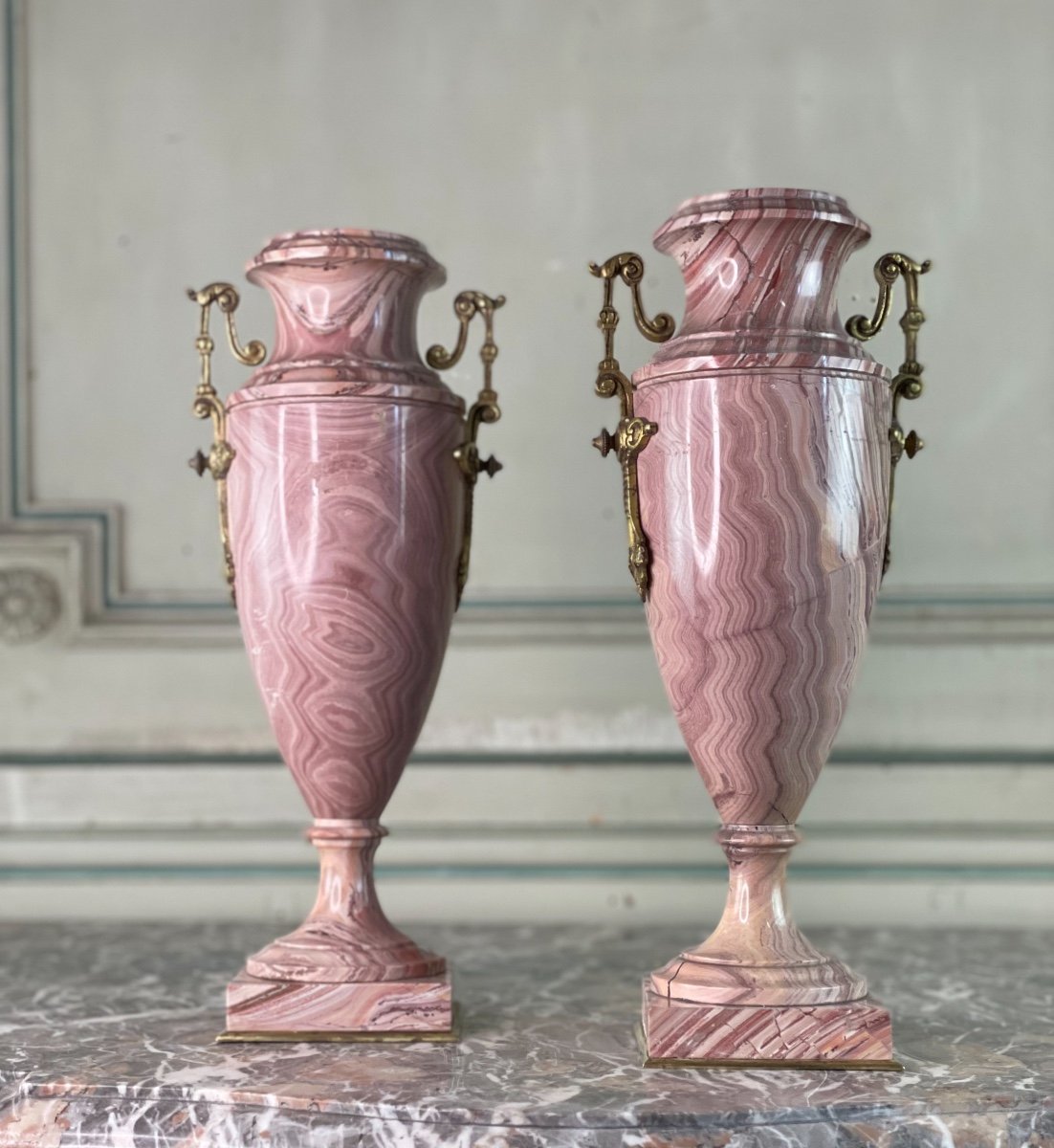 Paire D’urnes En Marbre Rose Et Bronzes Dorés-photo-5