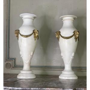 Paire De Vases En Marbre Blanc Statuaire, Bronze Doré, Vers 1900