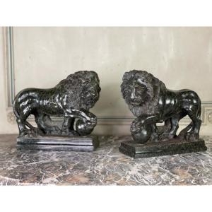 Pair Of Medici Lions In Serpentine Marble, XIXth Century