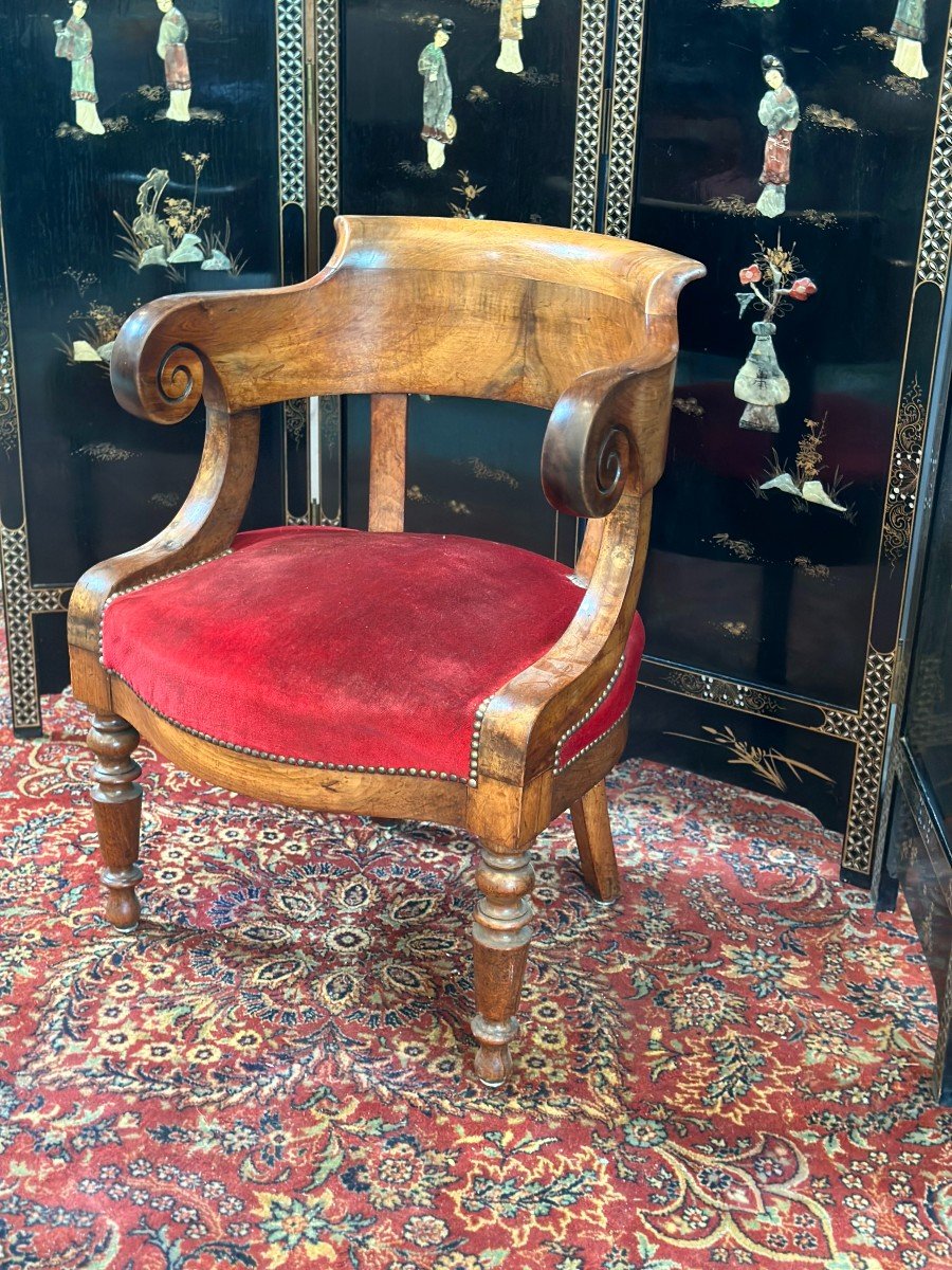 Fauteuil De Bureau Louis Philippe En Noyer, Recouvert De Velours Rouge, Vers 1870.