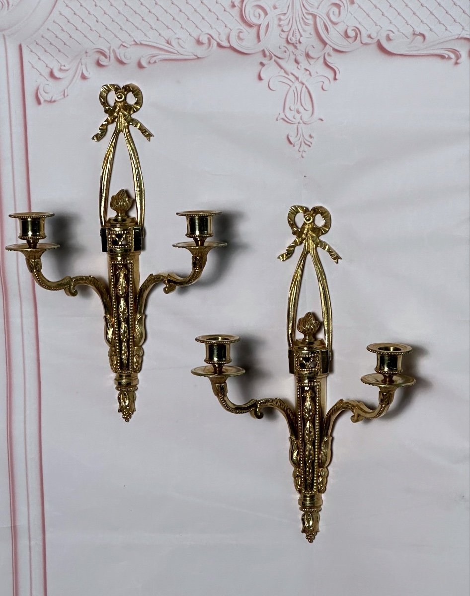 Paire d'Appliques De Style Louis XVI En Bronze