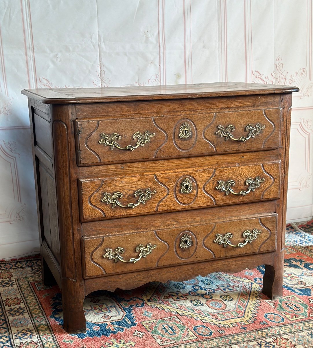 Petite Commode Dite " Parisienne " En Noyer 18 Eme Siècles