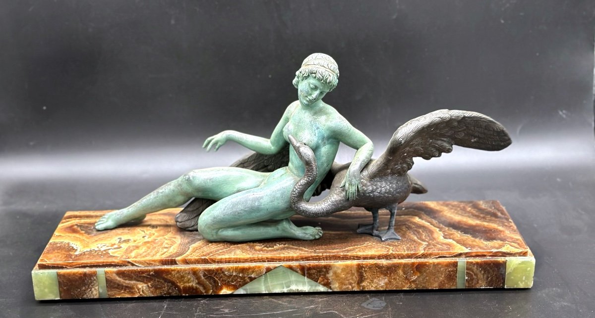  Sculpture Of Leda And The Swan -photo-2