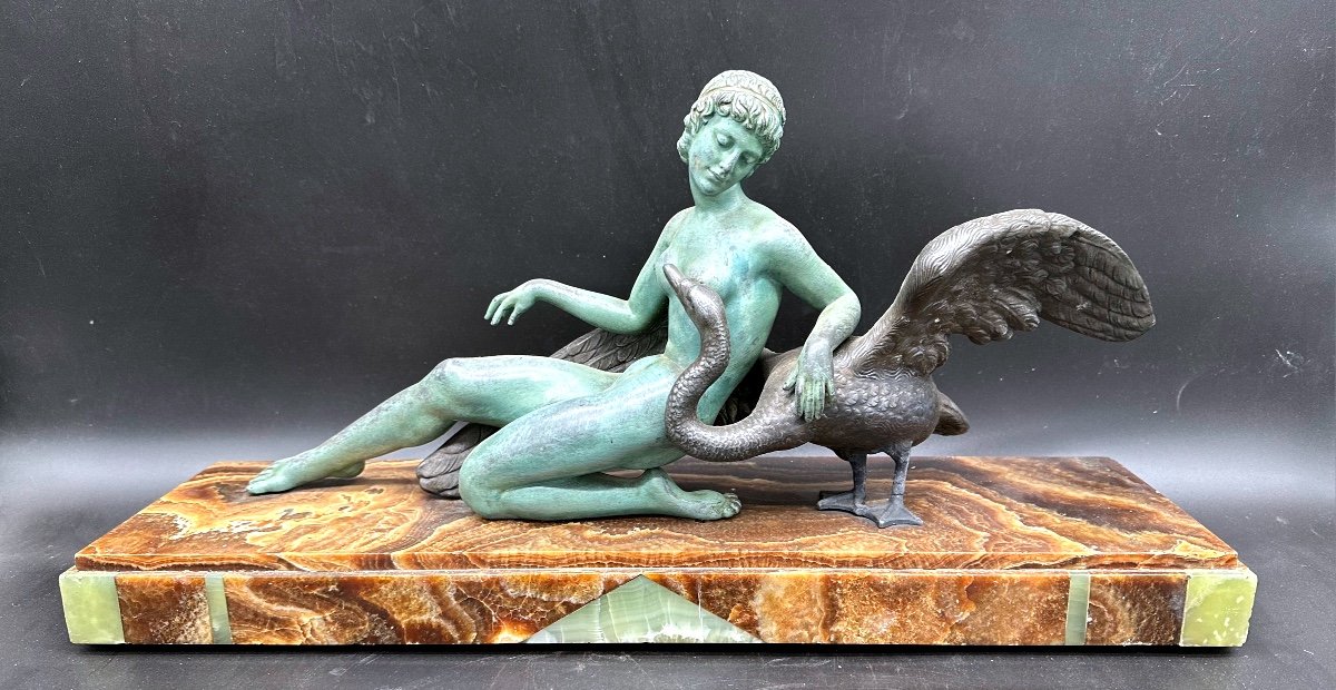  Sculpture Of Leda And The Swan -photo-2