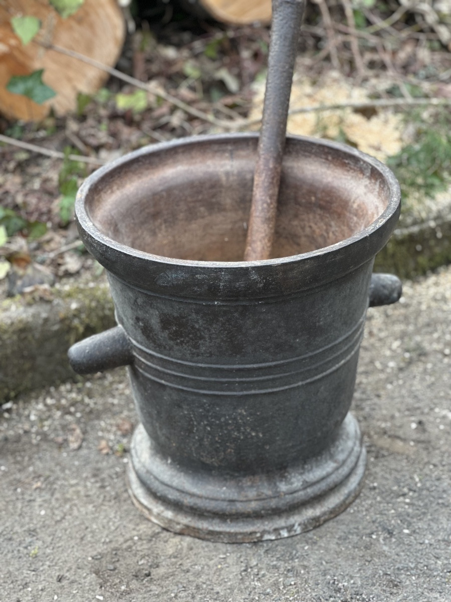 17th Century Brotherhood Cast Iron Mortar-photo-4