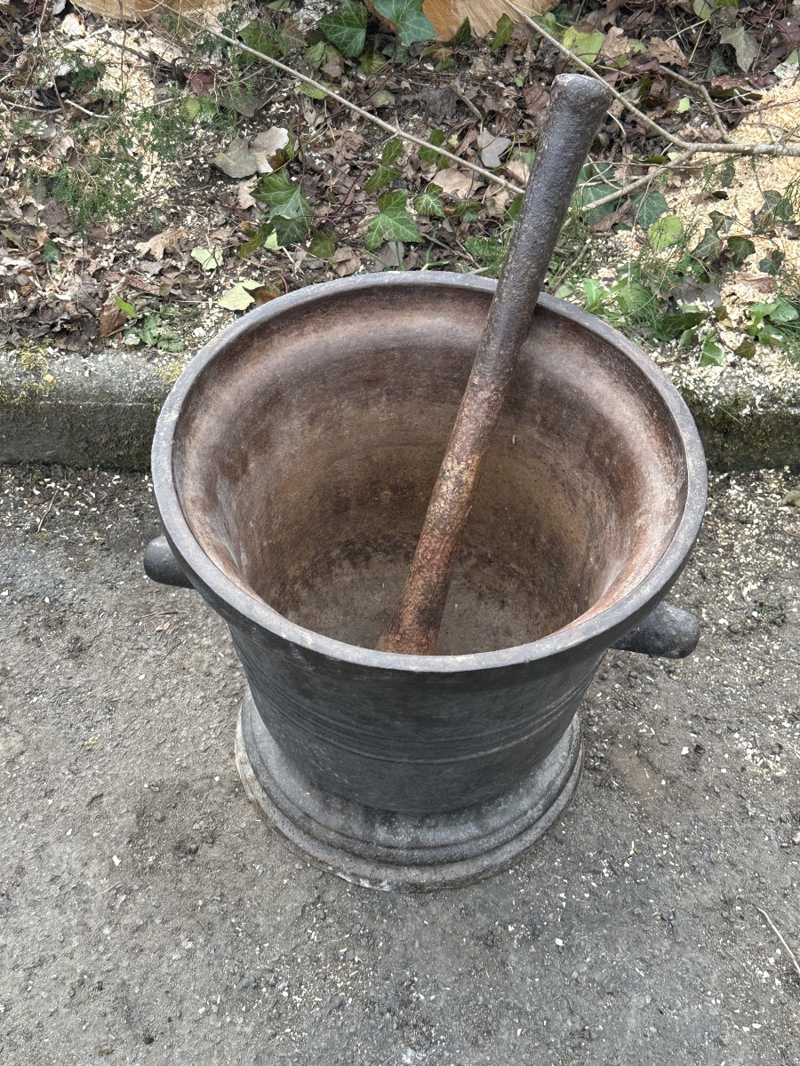 17th Century Brotherhood Cast Iron Mortar-photo-2