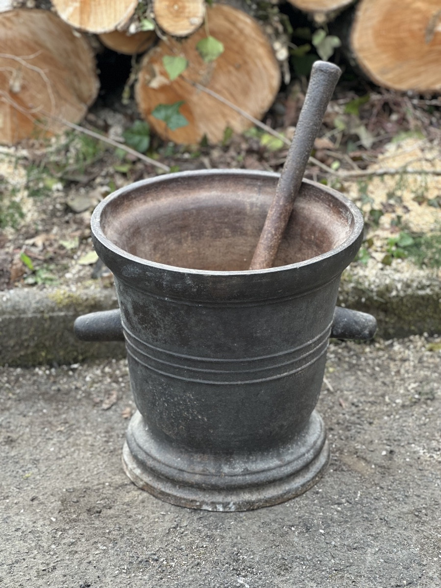 17th Century Brotherhood Cast Iron Mortar-photo-3