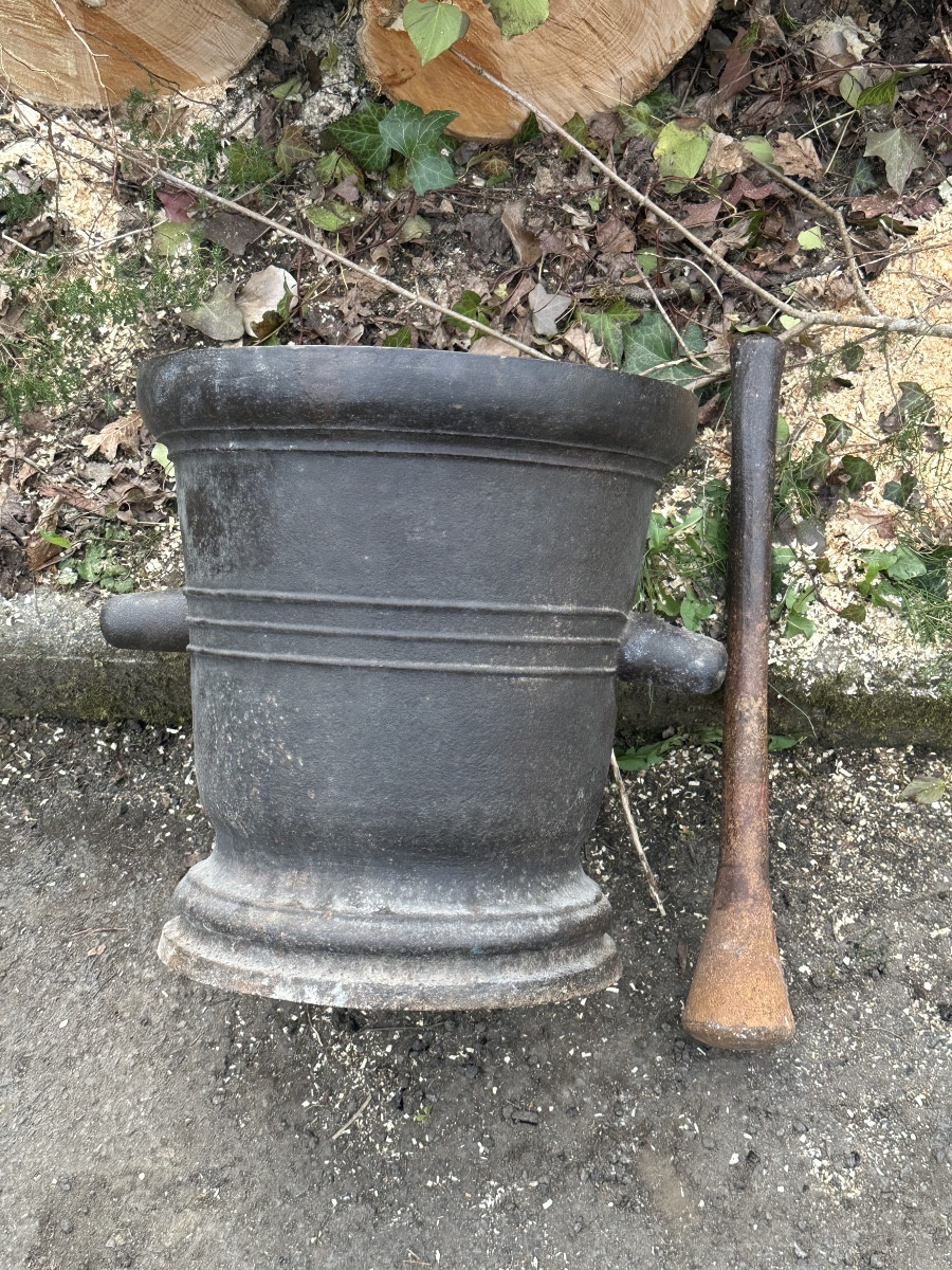 17th Century Brotherhood Cast Iron Mortar-photo-4