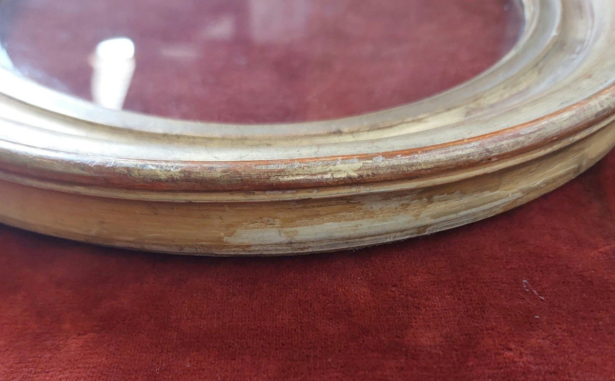Oval Frame In Golden Wood -photo-1