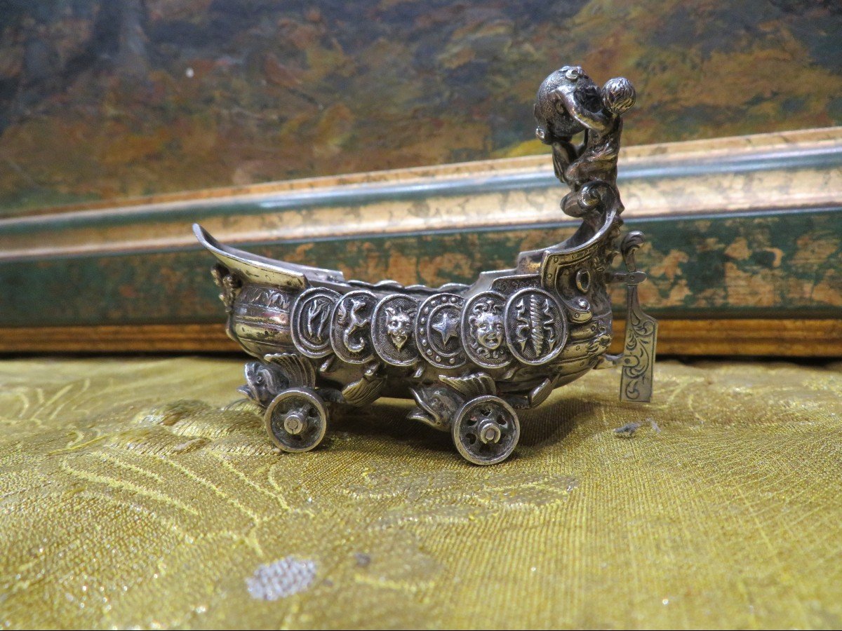 Petit Drakkar En Argent Massif Epoque XVIIIe Vers 1720 Paris R*m Putti Ange Decouverte Du Monde-photo-1