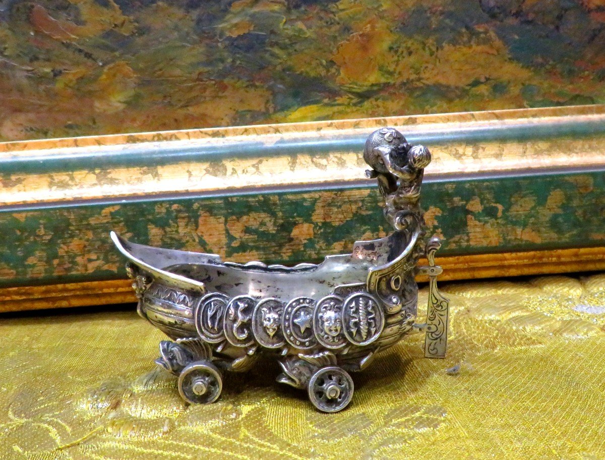 Petit Drakkar En Argent Massif Epoque XVIIIe Vers 1720 Paris R*m Putti Ange Decouverte Du Monde