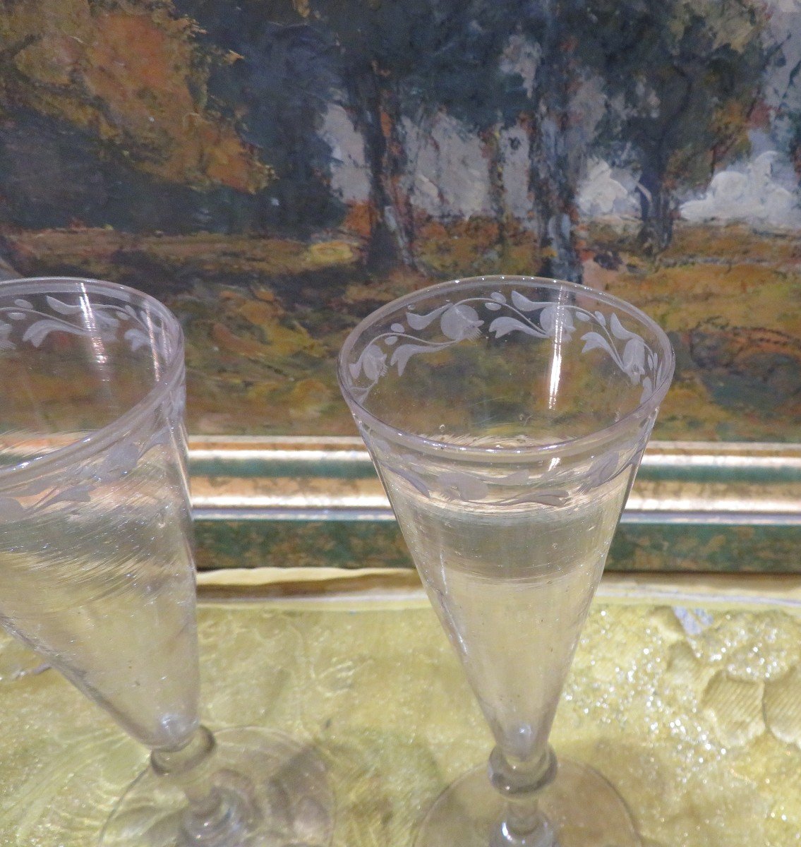 Pair Of 18th Century Blown Glass Flutes With Engraved Flower Crown Decor -photo-3