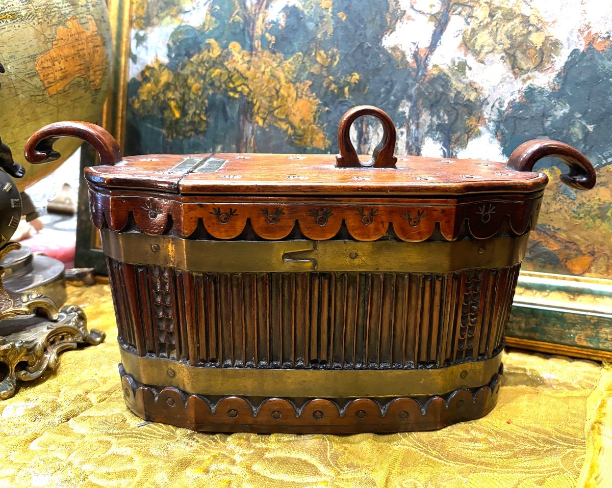 Rare Box Popular Art Box In Carved Walnut 19th Century Brass Strapping 