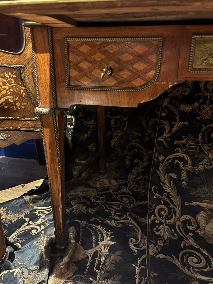 19th Century Cylinder Desk In Marquetry And Bronze In The Lxvi Style With Cherub Decor-photo-4