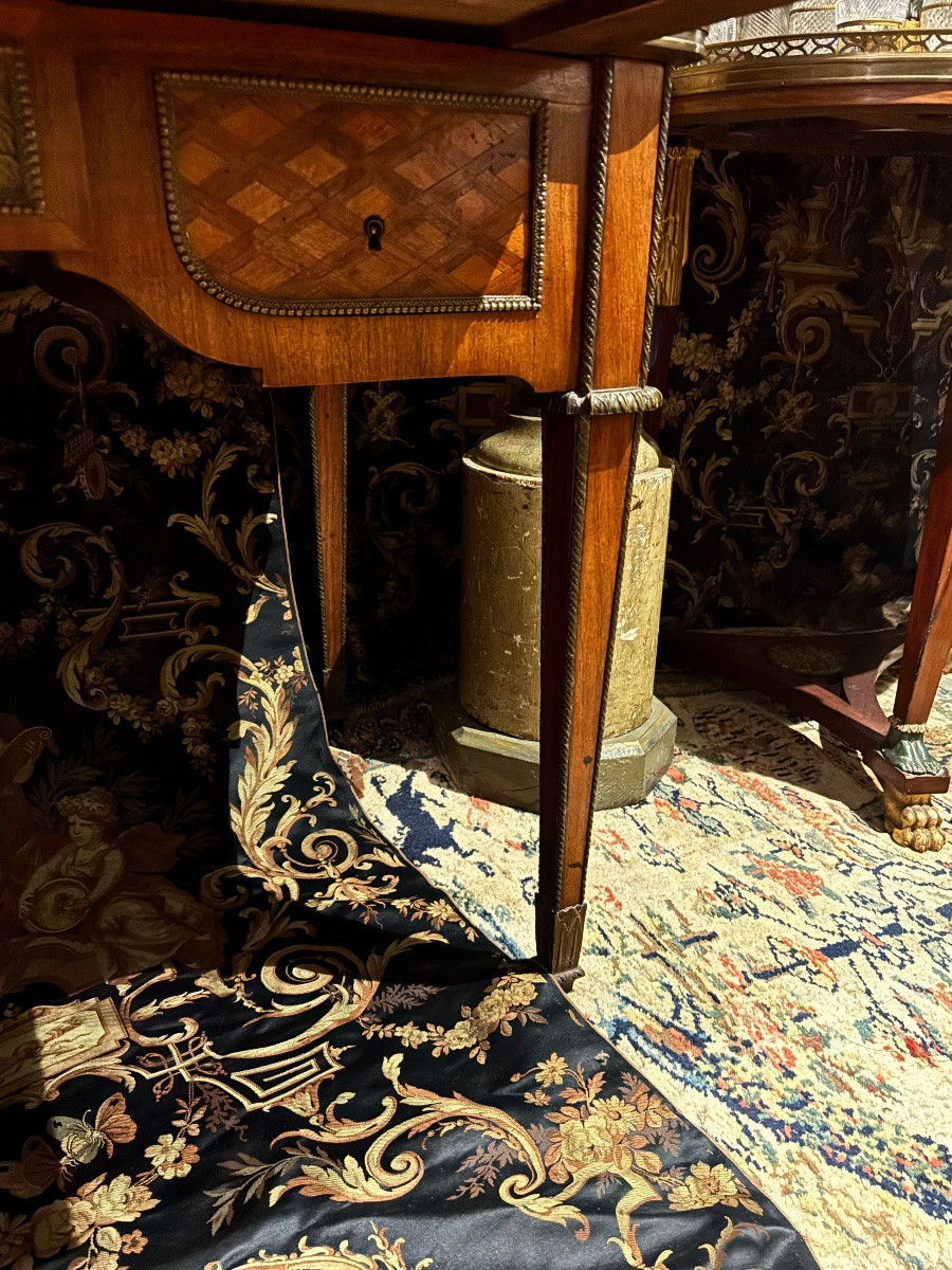 19th Century Cylinder Desk In Marquetry And Bronze In The Lxvi Style With Cherub Decor-photo-5