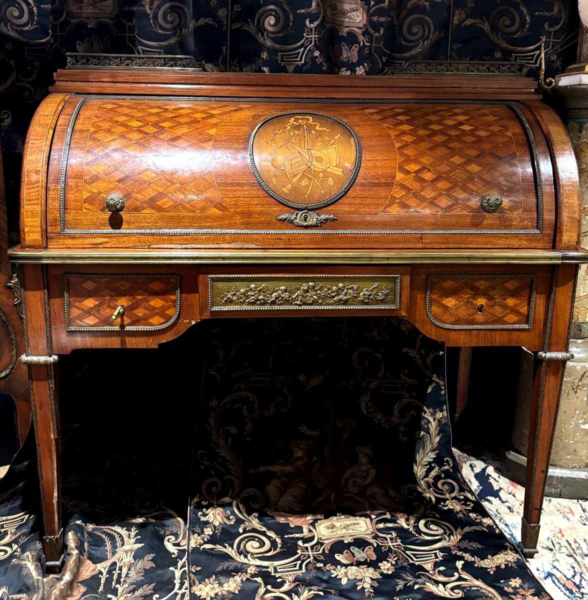 19th Century Cylinder Desk In Marquetry And Bronze In The Lxvi Style With Cherub Decor