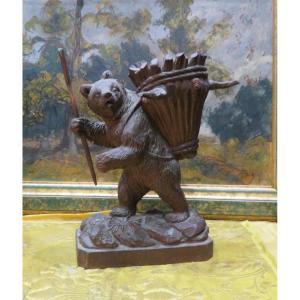 Old Carved Wood Sculpture Black Forest Black Forest Bear Pipe Holder 19th Century Tobacco