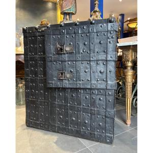 Italian Nail Safe, Early 19th Century, Steel And Wrought Iron, Corsair, 2 Locks, 2 Original Keys