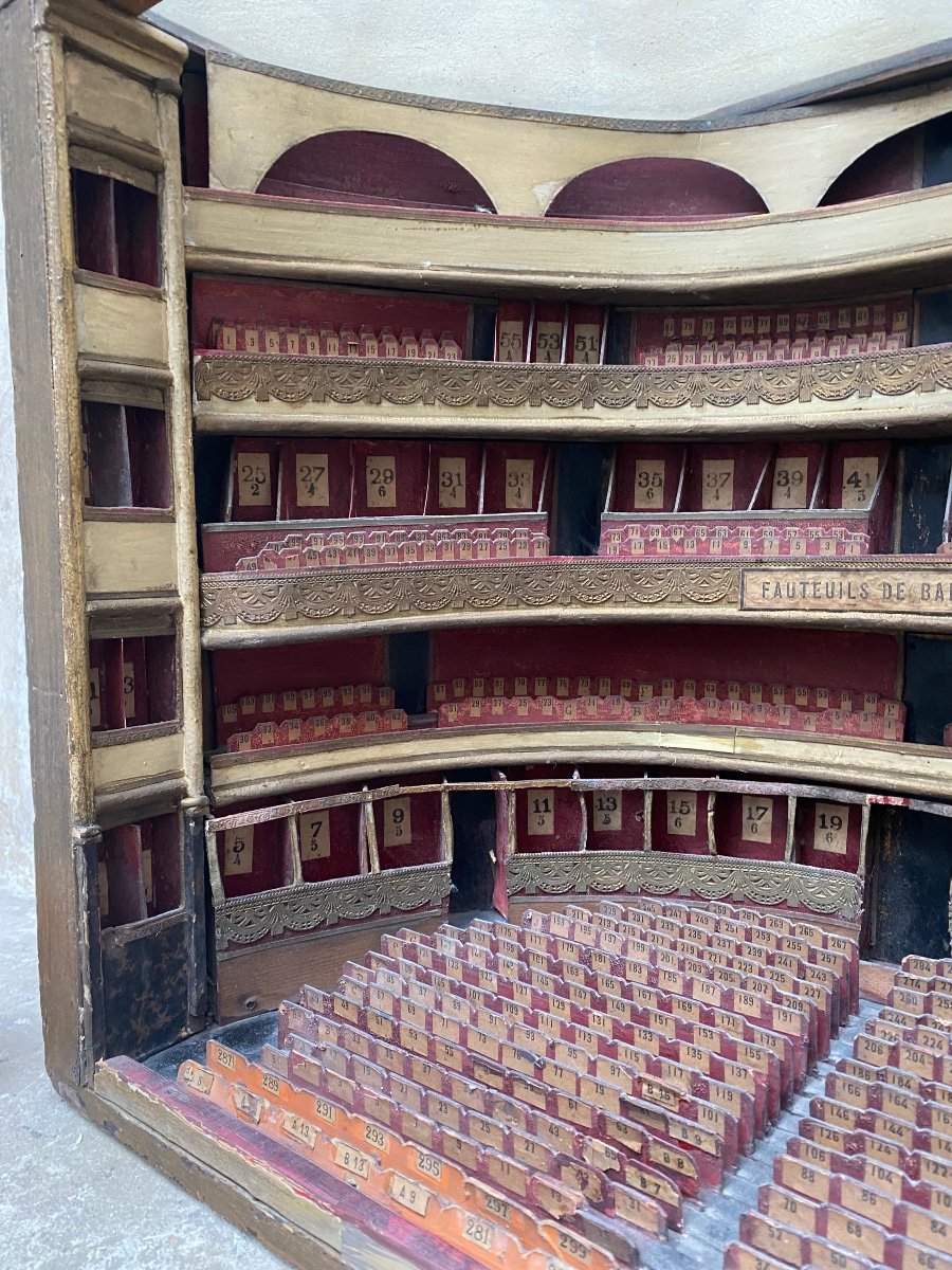 Model Of The Theatre Des Variétés Hall In Paris-photo-4