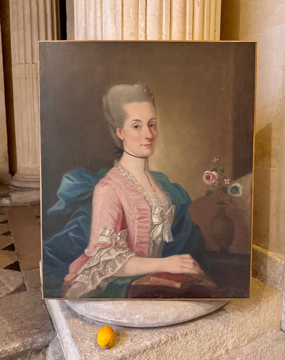 Portrait De Femme Au Vase de Fleurs,  Milieu 18ème Siècle