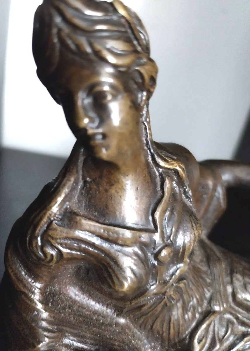 Bronze Femme Etendue-photo-1