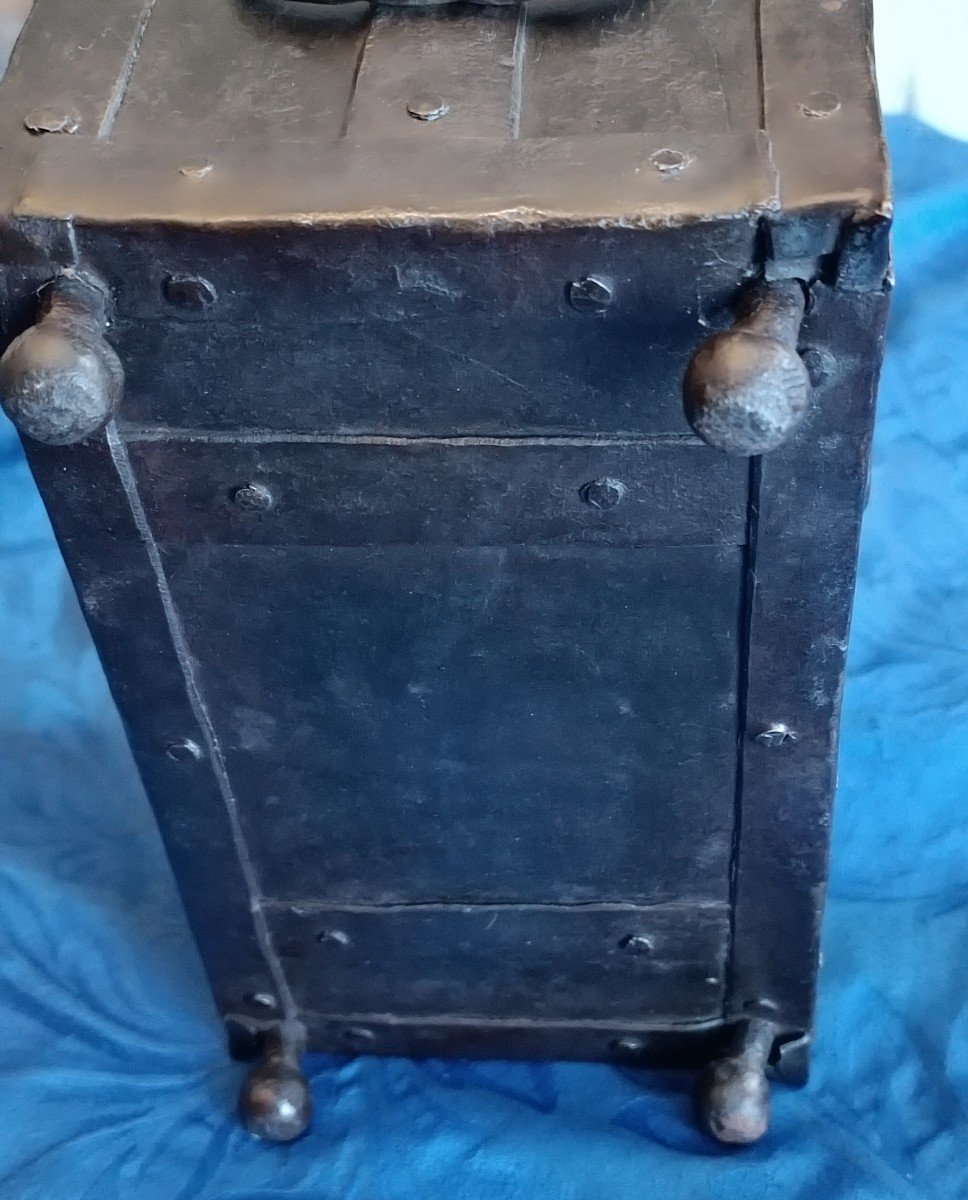 Small Corsair Chest, 17th Century-photo-2