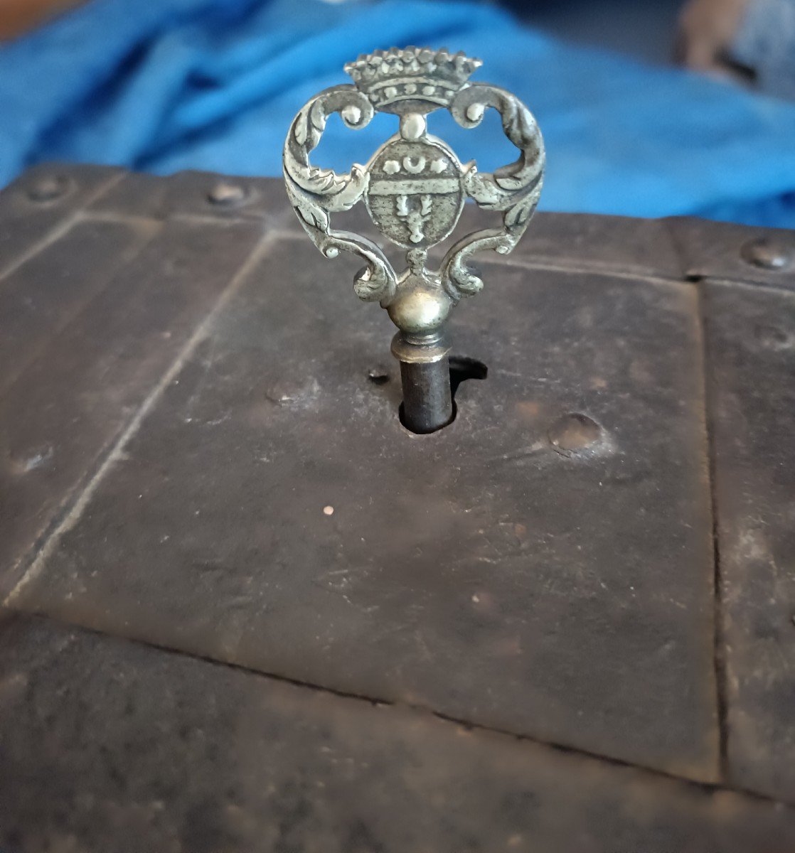 Small Corsair Chest, 17th Century-photo-4