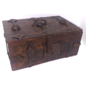 Studded Rectangular Box And Wrought Iron Elements 16th - Germany