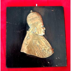 Plaquette Bronze Doré Figurant Un Profil De Pape
