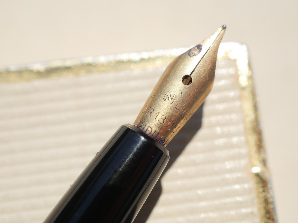 Small 18k Gold Fountain Pen With Unic Branded Box Cnl24uni001-photo-3