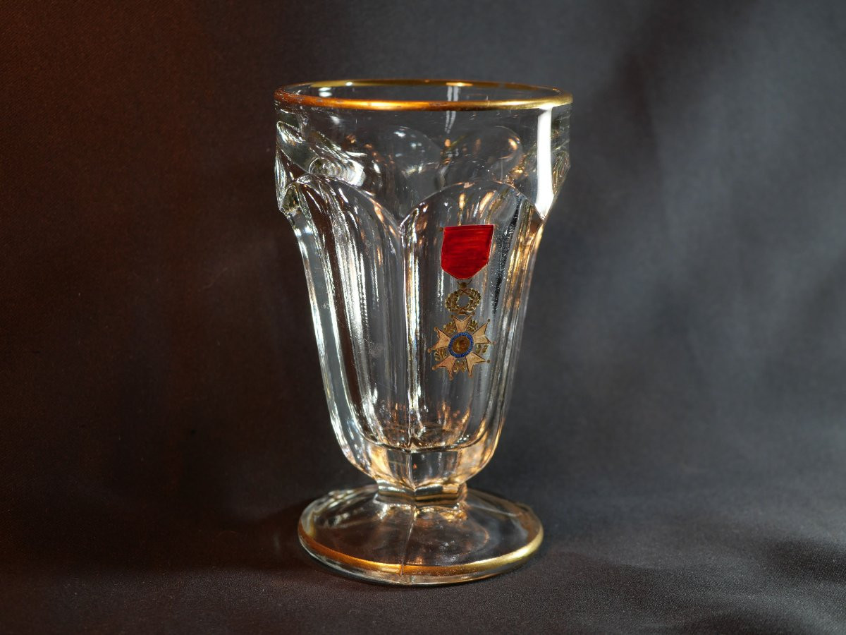 Grand Verre à Pied Moulé à Décor De l'Ordre De La Légion d'Honneur XIX - Ref  Sbx25leg001-photo-2