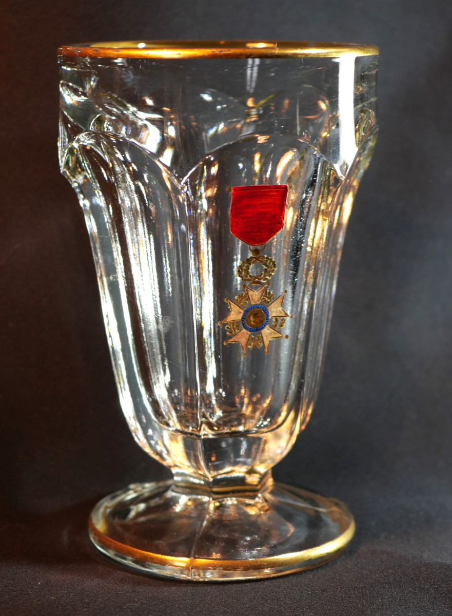 Grand Verre à Pied Moulé à Décor De l'Ordre De La Légion d'Honneur XIX - Ref  Sbx25leg001